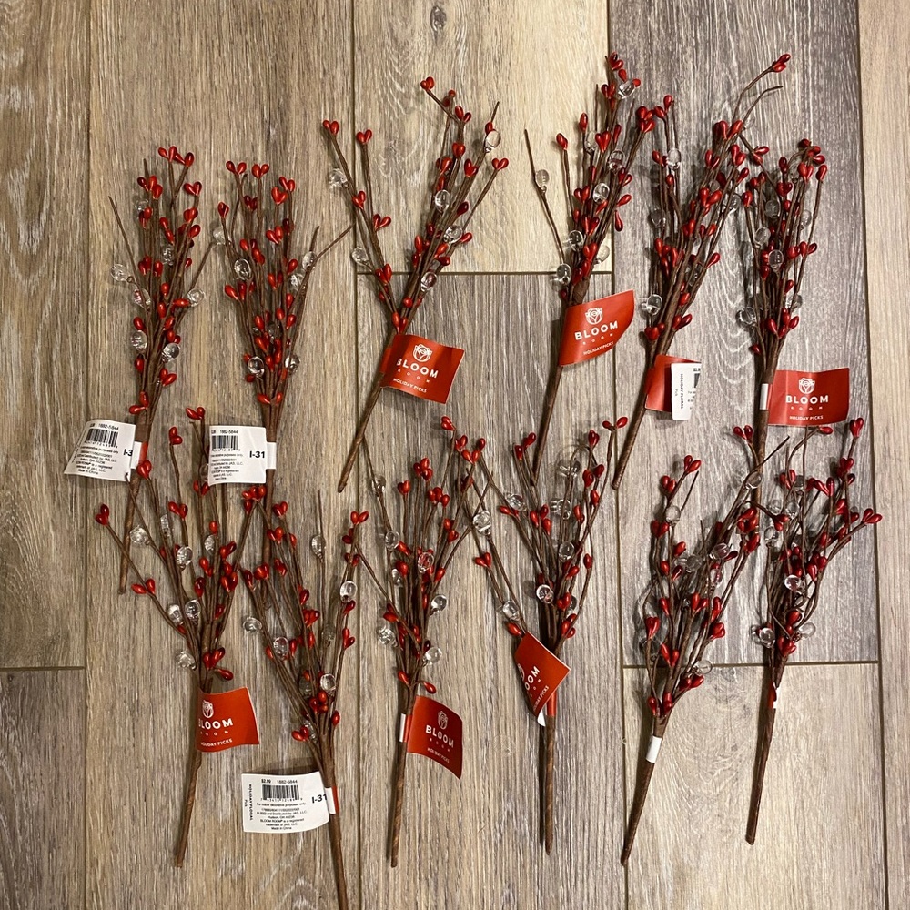 NWT Bloom Festive Red Pip  Berry Sprays 12